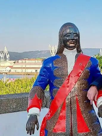Statue English Lord