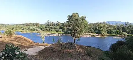 Praia e cascada A Ceña