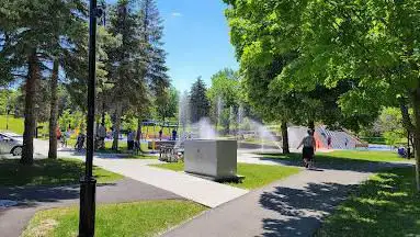 Parc Saint-Joseph play fountains