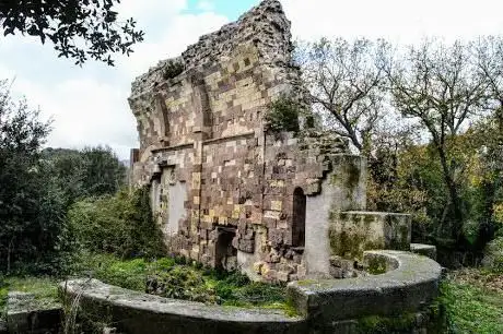 Chiesa Romanica Santa Maria di Curos (rovine)