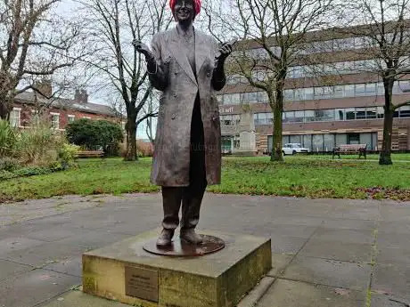 Photo de Victoria Wood Statue