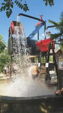 Twin Splash