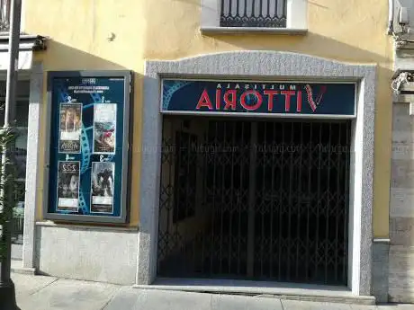 Multiplex Cinema Victory Bra