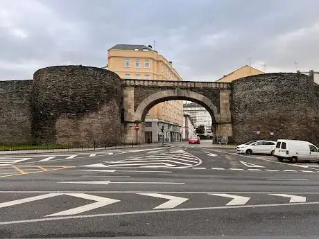 Photo de Porta de San Fernando