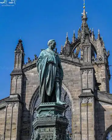 Photo de Statue of Walter Francis Montagu Douglas Scott