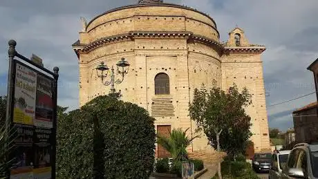 Photo de Church of the Holy Rosary