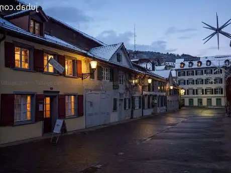 Galerie vor der Klostermauer