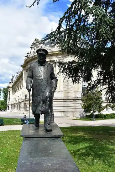 Winston Churchill Statue