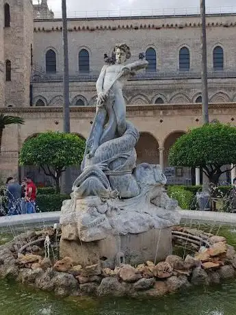 Photo de Triton Fountain