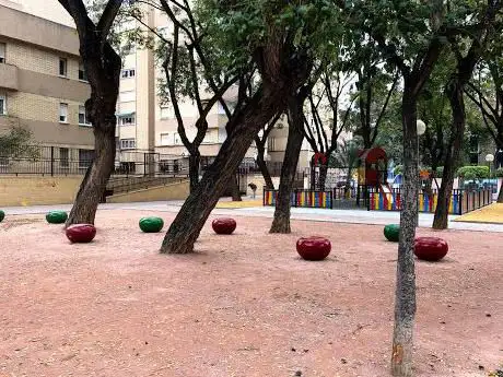 Photo de Plaza de La Enseñanza Park