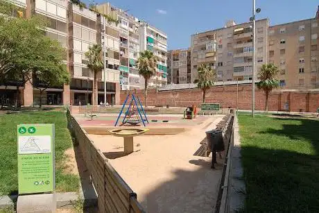 Photo de Jardins dels Tres Tombs