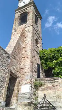 Photo de Parish Fiorenzuola Di Focara