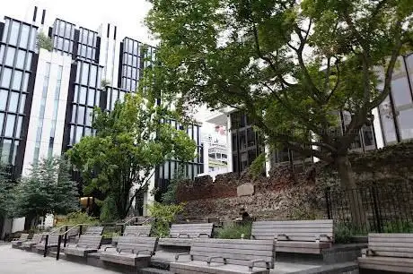 Photo de Roman London Wall (St Alphage Garden Section)