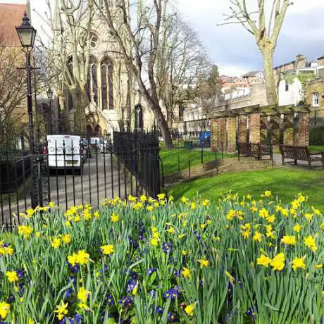 Photo de Saint Mary Abbots Gardens