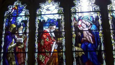 Photo de Church of Our Lady and St Peter Leatherhead