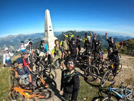 Wolf Trails MountainBike GUIDES & Shuttle