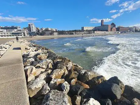 Photo de Spiaggia di Nettuno