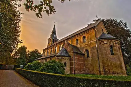 Sint-Niklaaskerk Postel