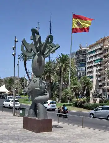 Photo de Plaça Porta del Mar
