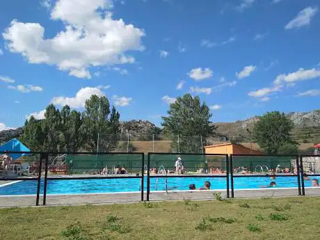 Photo de Piscina Municipal de San Emiliano