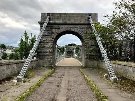Photo de Wellington Suspension Bridge