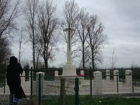 Photo de Liverpool Scottish Memorial Railway Wood
