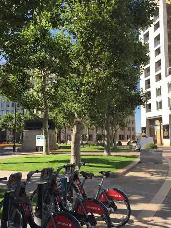 Photo de Santander Cycles: Westferry Circus  Canary Wharf