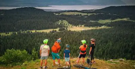 La Boîte à Montagne Canyoning, Via Ferrata, Spéléologie, Kayak, VTT,