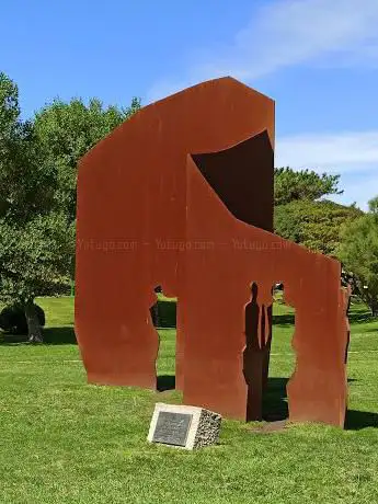 Photo de Escultura en Memoria a las VÃctimas del Terrorismo