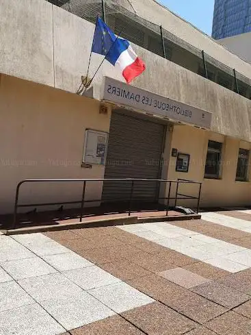 Library Les Damiers