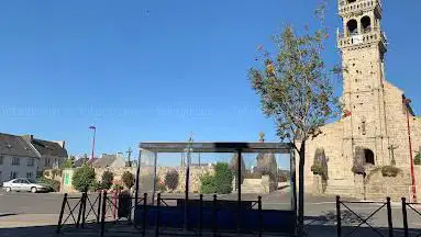 Photo de Le Partner sur l'abribus de Plounéventer