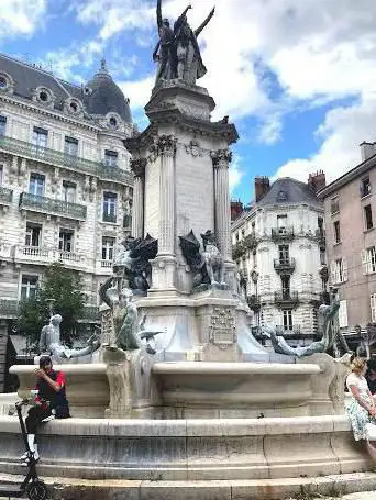 Photo de Fontaine des Trois Ordres