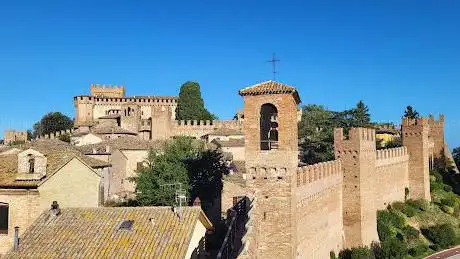 Photo de Battlement Walls