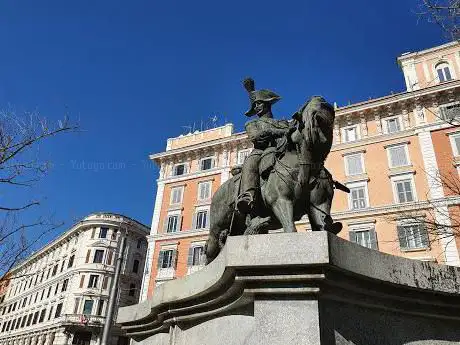 Photo de Monumento equestre al carabiniere