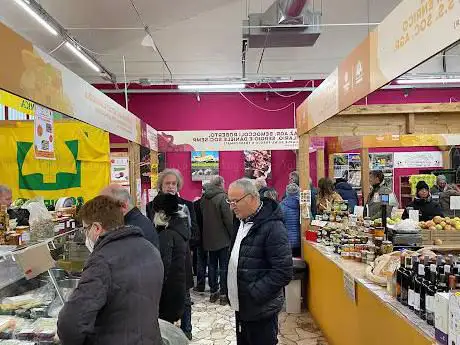 Photo de Mercato Coperto Campagna Amica Arezzo