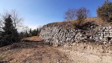 Photo de Ruderi del castello della Bastia