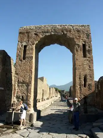 Photo de Arco di Caligola