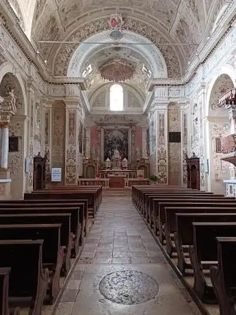 Photo de Chiesa San Vincenzo e Anastasio