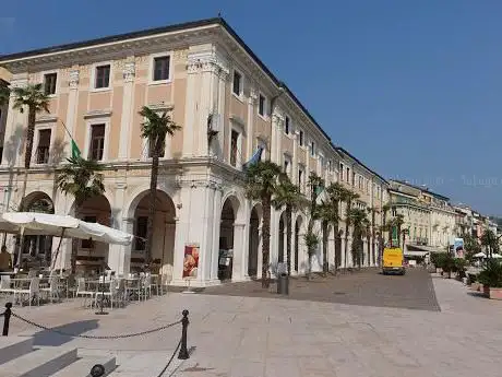 Photo de Informazioni Turistiche - Info Point Salò