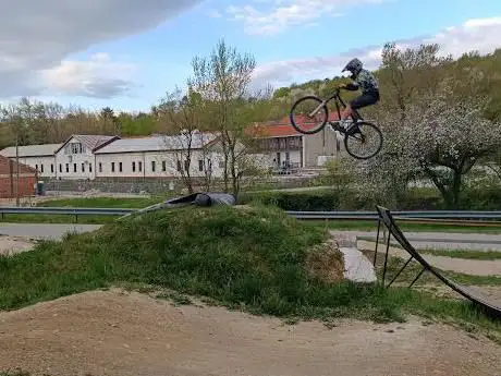 Photo de Pump Track & Bike Park AjdovÅ¡Äina