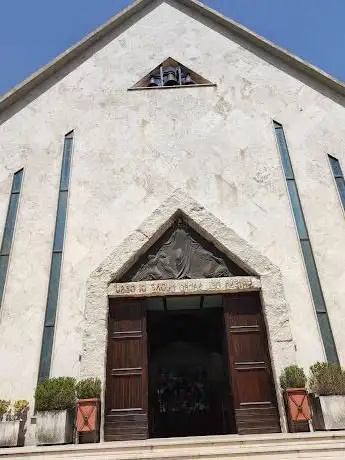 Photo de Parish of the Sacred Heart of Jesus