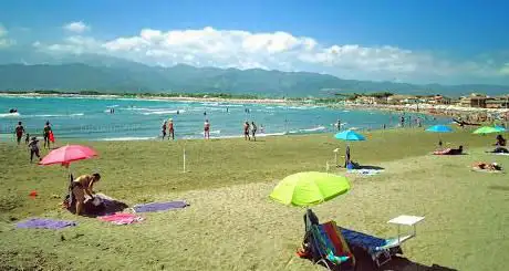 Photo de Spiaggia libera Fiumaretta