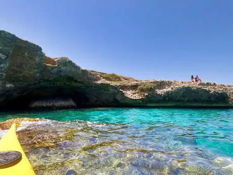 Escursioni in Kayak e Canoa Roca Vecchia e la Grotta della Poesia
