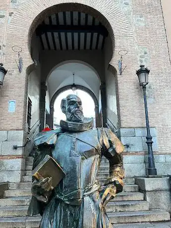 Photo de Statue of Miguel de Cervantes