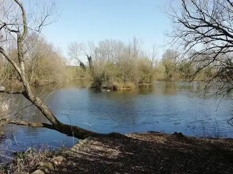 Photo de Leybourne Lake