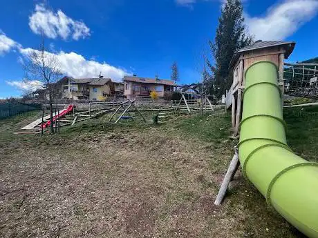 Photo de Spielplatz Oberbozen