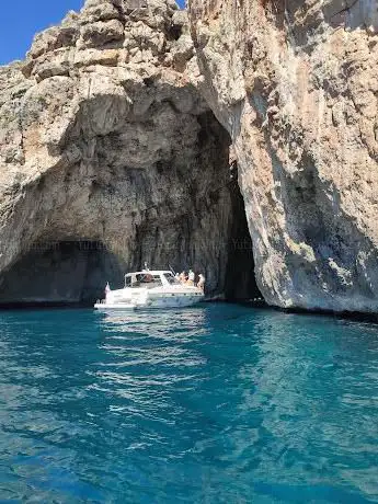 Photo de Blue Marine - escursioni in barca alle grotte di Santa Maria di Leuca