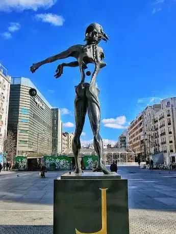 Photo de Plaza de Salvador Dali