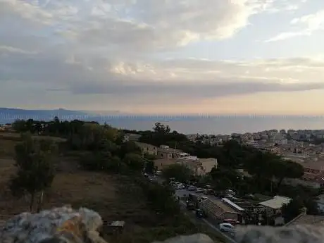 Photo de Castle and Archaeological Museum