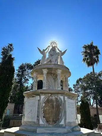 Photo de Monumento a La Virgen de las Angustias patrona de Ayamonte.
